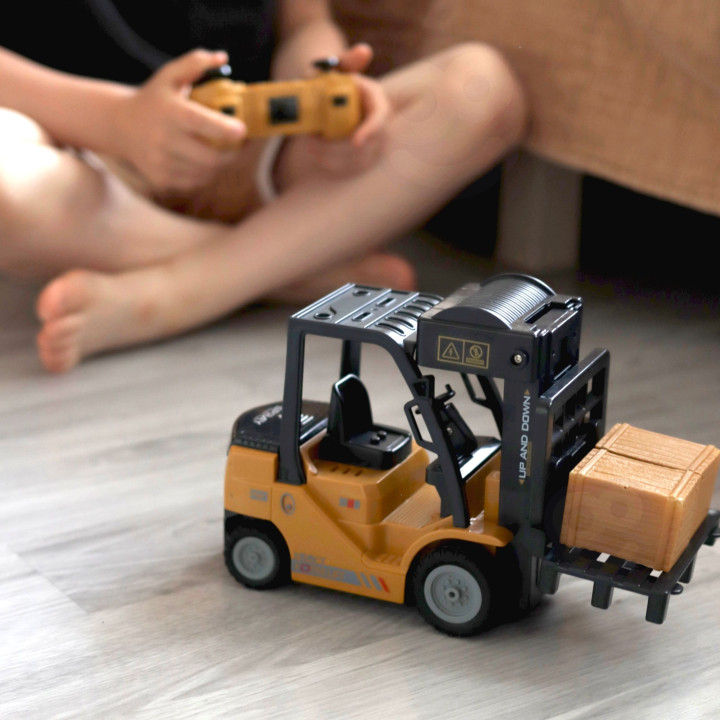 
						WOOPIE Zdalnie Sterowany Wózek Widłowy 2w1 Dźwig RC - Skala 1:24
					