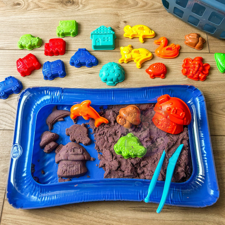 WOOPIE Piasek Kinetyczny 0,8 kg Zestaw w Koszyku z Foremkami + /