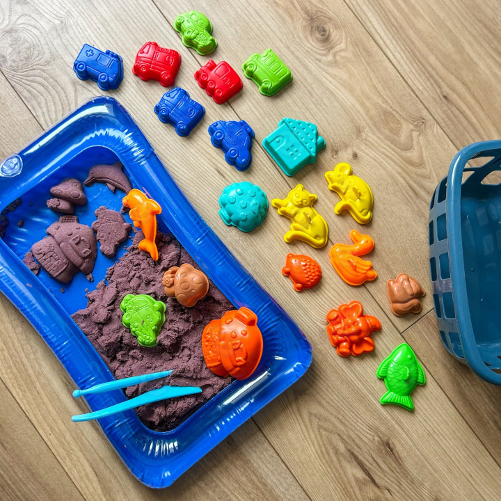 WOOPIE Piasek Kinetyczny 0,8 kg Zestaw w Koszyku z Foremkami + /