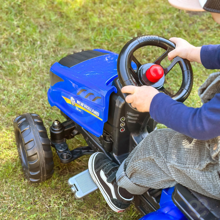 FALK Traktor na Pedały New Holland z Przyczepą i Otwieraną Maską 2-5 l